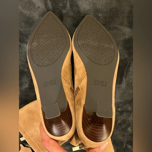 Jones New York Ankle Booties. Kitten Heel Pointed-Toe Genuine suede Tan. 7.5 NEW - Picture 6 of 9